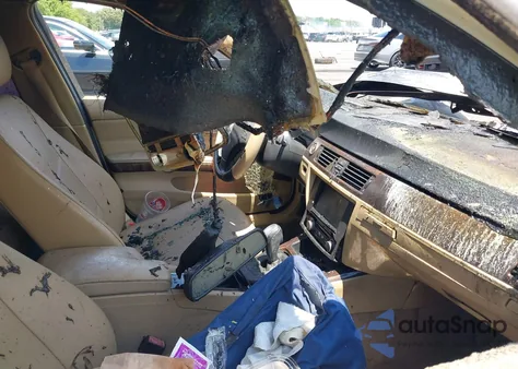 2011 BMW 328 xDrive z USA, uszkodzony, nr VIN WBAPK5C56BA656503